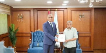 محافظ كفرالشيخ سلّم 17 عقد تقنين للمواطنين وفق القانون 168 لسنة 2025 1 - جريدة المساء