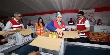 أمل عمار تشارك في إطلاق قافلة الهلال الأحمر لدعم المرأة الفلسطينية 1 - جريدة المساء