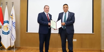 الهيئة المصرية العامة للمواصفات تمنح الشركة المصرية لإنتاج الإيثيلين ومشتقاته "إيثيدكو" شهادة التحقق من تقرير البصمة المائية 1 - جريدة المساء