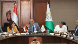 محافظ الجيزة يناقش مع شركات النظافة والمتعهدين تطبيق آلية الجمع من العقارات في عدد من الأحياء 17 - جريدة المساء