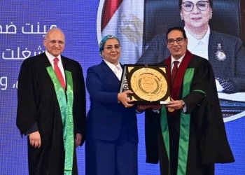 بصفتها إحدى رائدات العمل القضائي وتقديرًا لمسيرتها القضائية- حقوق القاهرة تكرم المستشارة أمل عمار 36 - جريدة المساء