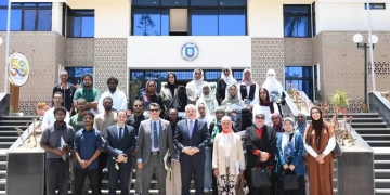 رئيس جامعة القناة يكرم الطلاب الوافدين المتفوقين 1 - جريدة المساء