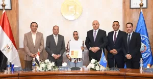 رئيس جامعة القناة يكرم الطلاب الوافدين المتفوقين 20 - جريدة المساء