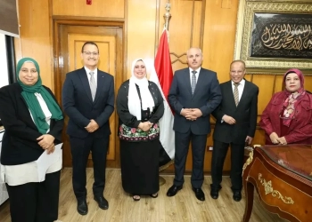 رئيس جامعة القناة يكرم الفائزين بجائزة الأداء المتميز 24 - جريدة المساء