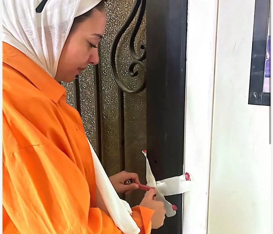 حاصل علي "دبلوم زخرفة" ويدير عيادة تجميل و ليزر 19 - جريدة المساء