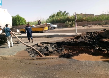 محافظ أسوان يشرف ميدانياً على أعمال إصلاح الكسر بخط الطرد الرئيسى لمحطة رقم (11) بالكرور. 27 - جريدة المساء