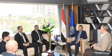 محافظ أسوان يلتقى بوفد مجموعة شركات إستادات الوطنية .. ويؤكد أهمية المشاركة المجتمعية فى خدمةأبناء المحافظة والأفواج السياحية الزائرة 1 - جريدة المساء