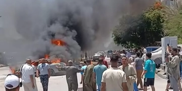 ماس كهربائى تسبب في تفحم سيارتين بالمنيا 2 - جريدة المساء ماس كهربائى تسبب في تفحم سيارتين بالمنيا 1 - جريدة المساء