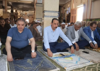 محافظ سوهاج يؤدي صلاة الجمعة بمسجد الشهيد عبد المنعم رياض بمدينة سوهاج 15 - جريدة المساء