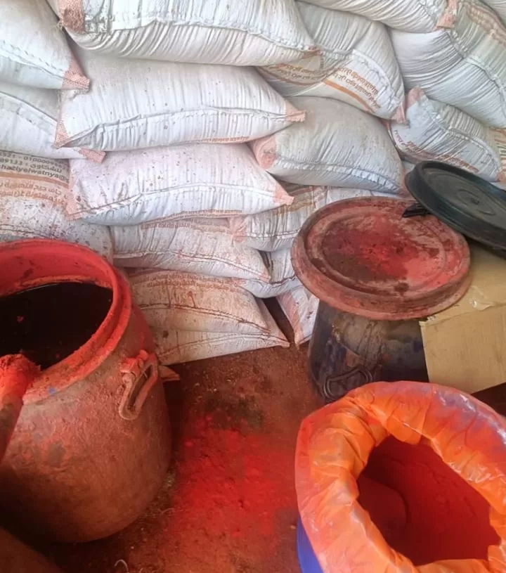 ضبط مصنع غير مرخص لتقليد العلامات التجارية ومصادرة 4500 كرتونة سناكس و800 كجم زيت مجهول المصدر 20 - جريدة المساء ضبط مصنع غير مرخص لتقليد العلامات التجارية ومصادرة 4500 كرتونة سناكس و800 كجم زيت مجهول المصدر 19 - جريدة المساء