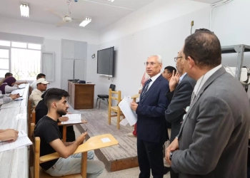 رئيس جامعة المنيا يتفقد امتحانات كلية الطب البيطري بمدينة المنيا الجديدة 28 - جريدة المساء رئيس جامعة المنيا يتفقد امتحانات كلية الطب البيطري بمدينة المنيا الجديدة 27 - جريدة المساء