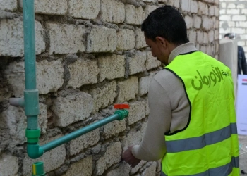 تركيب وصلات مياه مجانيه للأسر الأولى بالرعاية بمحافظة سوهاج 29 - جريدة المساء