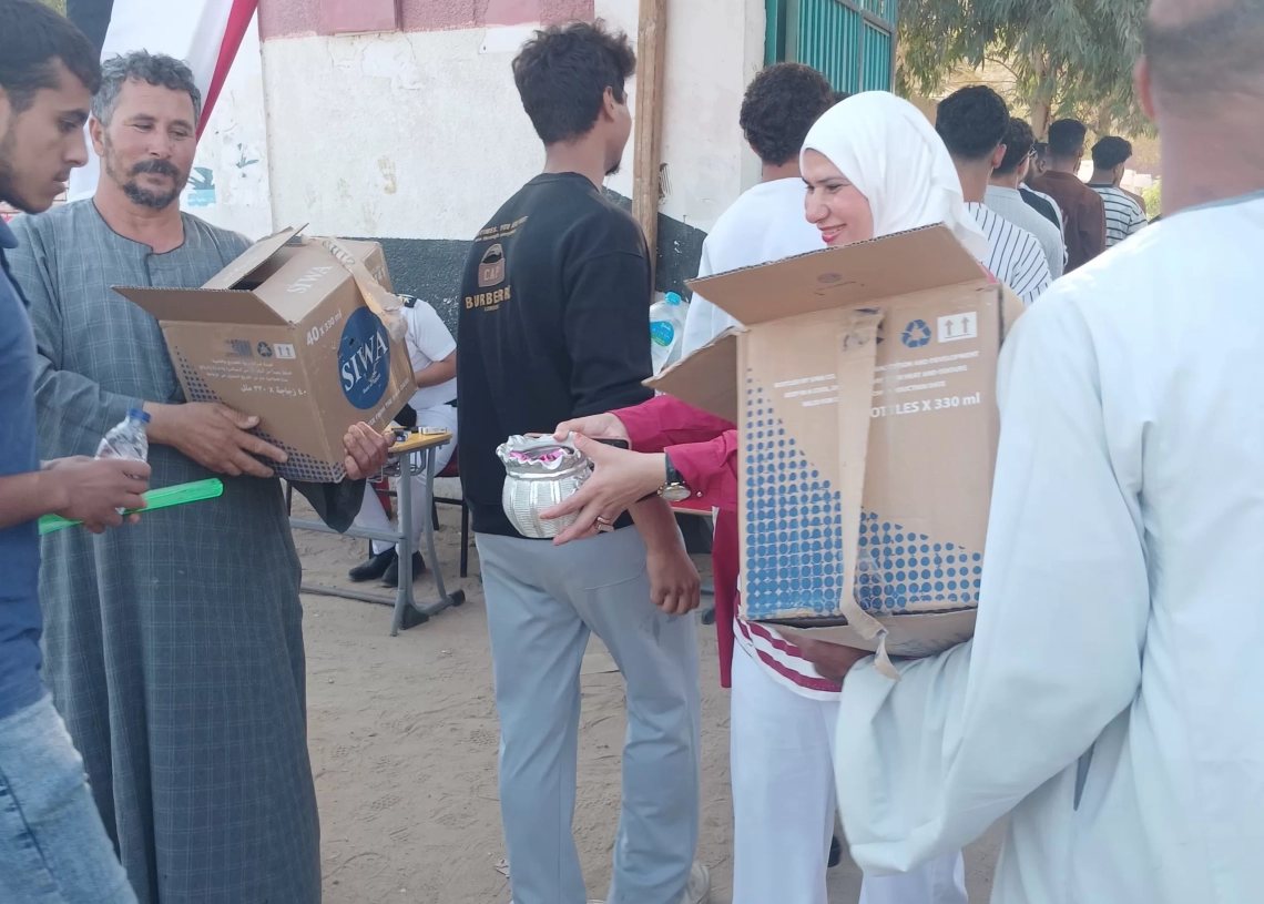 تعليم الفيوم يوزع الورود والمياه والشيكولاتة على طلاب الثانوية العامة لإدخال البهجة وتهيئة الأجواء الإيجابية قبل دخول اللجان 20 - جريدة المساء تعليم الفيوم يوزع الورود والمياه والشيكولاتة على طلاب الثانوية العامة لإدخال البهجة وتهيئة الأجواء الإيجابية قبل دخول اللجان 19 - جريدة المساء