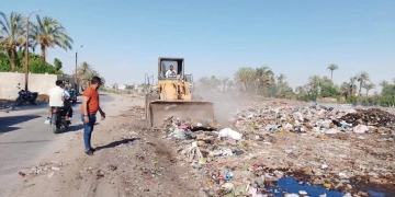 رفع المخلفات للحفاظ على البيئة بمراكز محافظة المنيا 1 - جريدة المساء