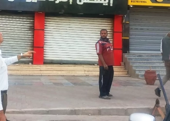 محافظ أسوان يرصد مخالفة بناء بدون ترخيص وإشغال رصيف للمشاة بطريق السادات .. ويوجه بإتخاذ الإجراءات القانونية 25 - جريدة المساء