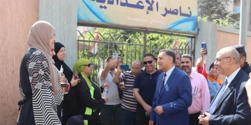محافظ القليوبية يطمئن أولياء أمور الطلاب علي أولادهم في الامتحانات 1 - جريدة المساء