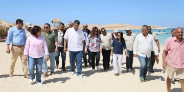 وزيرة التنمية المحلية والبيئة ومحافظ البحر الأحمر يتفقدان الأنشطة السياحية والبيئية بمحميات المحافظة 1 - جريدة المساء