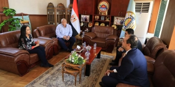 "مرسى" تستهل زيارتها لمطروح بلقاء المحافظ بديوان عام المحافظة 1 - جريدة المساء