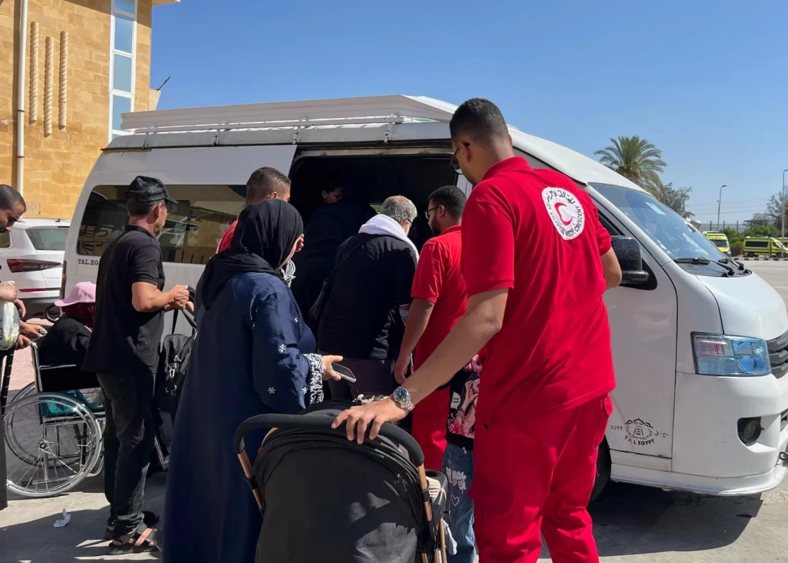 الهلال الأحمر يساند الدفعة الـ 68 من الجرحى والمرضى الفلسطينيين 19 - جريدة المساء
