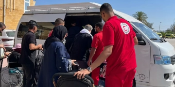 الهلال الأحمر يساند الدفعة الـ 68 من الجرحى والمرضى الفلسطينيين 1 - جريدة المساء