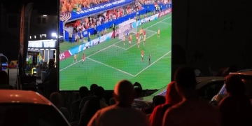 شاشات عرض مباراة مصر واستراليا في معرض "ديارنا" بمارينا 1 - جريدة المساء