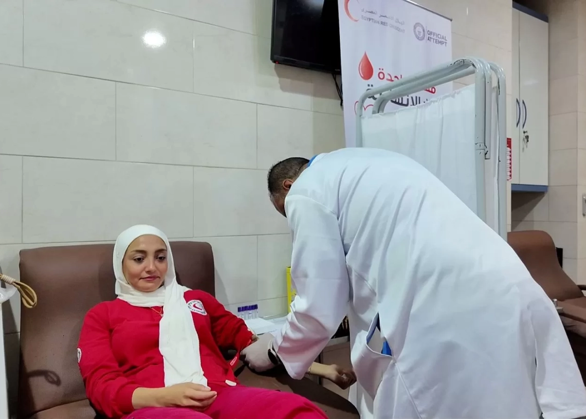 الهلال الأحمر يقود حملة التبرع بالدم