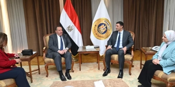 وزير الصناعة يبحث مع نقيب المهندسين آليات الاستفادة من الخبرات والكفاءات الهندسية المصرية في دعم خطط التنمية الصناعية 1 - جريدة المساء