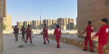 الهلال الأحمر يواصل دعمه للأسر المتضررة من حريق منشية ناصر 1 - جريدة المساء