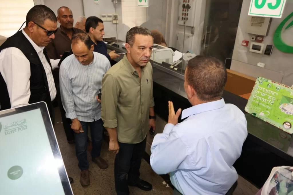 محافظ المنوفية يفاجئ مركز الخدمات البريدية و مجزر تلا لمتابعة مستوى الأداء و الارتقاء بجودة الخدمات 22 - جريدة المساء