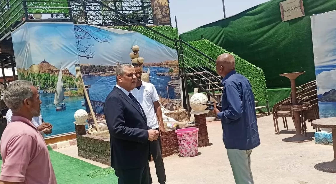 نائب محافظ أسوان يتابع ميدانياً جهود النظافة ورفع الإشغالات وإزالة التعديات بمدينة إدفو 17 - جريدة المساء
