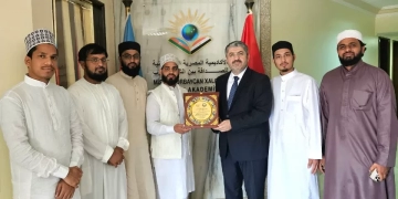 اتحاد طلبة الهند يكرّم د. سيمور نصيروف رئيس الجالية الأذربيجانية 1 - جريدة المساء