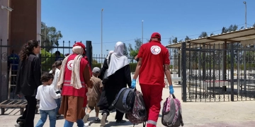 فرق الهلال الأحمر تستقبل الدفعة 59 من الجرحى والمصابين الفلسطينيين 1 - جريدة المساء