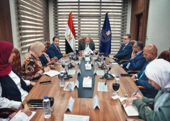 رئيس هيئة الدواء المصرية بحث مع شركة بولندية تعزيز الاستثمارات الدوائية وتوطين الصناعات المتقدمة في مصر 33 - جريدة المساء