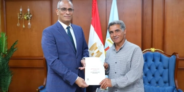 محافظ كفرالشيخ يُسلّم 10 عقود تقنين للمواطنين وفق القانون 168 لسنة 2025 2 - جريدة المساء محافظ كفرالشيخ يُسلّم 10 عقود تقنين للمواطنين وفق القانون 168 لسنة 2025 1 - جريدة المساء
