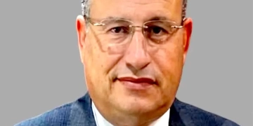 رئيس جامعة كفر الشيخ يهنئ الدكتور عبد العزيز قنصوة لتكليفه قائماً بأعمال وزير الثقافة 1 - جريدة المساء
