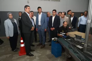 وزير الصناعة ومحافظ الشرقية يتفقدان 3 مصانع للصناعات الهندسية والكهربائية ومجمعاً للصناعات الصغيرة والورش 20 - جريدة المساء