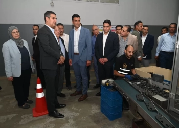 وزير الصناعة ومحافظ الشرقية يتفقدان 3 مصانع للصناعات الهندسية والكهربائية ومجمعاً للصناعات الصغيرة والورش 26 - جريدة المساء وزير الصناعة ومحافظ الشرقية يتفقدان 3 مصانع للصناعات الهندسية والكهربائية ومجمعاً للصناعات الصغيرة والورش 25 - جريدة المساء