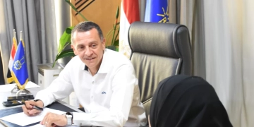 محافظ أسوان يواصل لقاءاته الجماهيرية الأسبوعية بالإستماع لـ 40 مواطن ومواطنة 1 - جريدة المساء