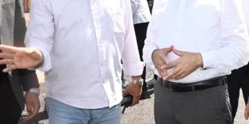 خلال جولته الميدانية بسمنود.. محافظ الغربية يرصد مشكلة طفح الصرف الصحي بمساكن الزراعة ويوجه بالتعامل الفوري معها 1 - جريدة المساء