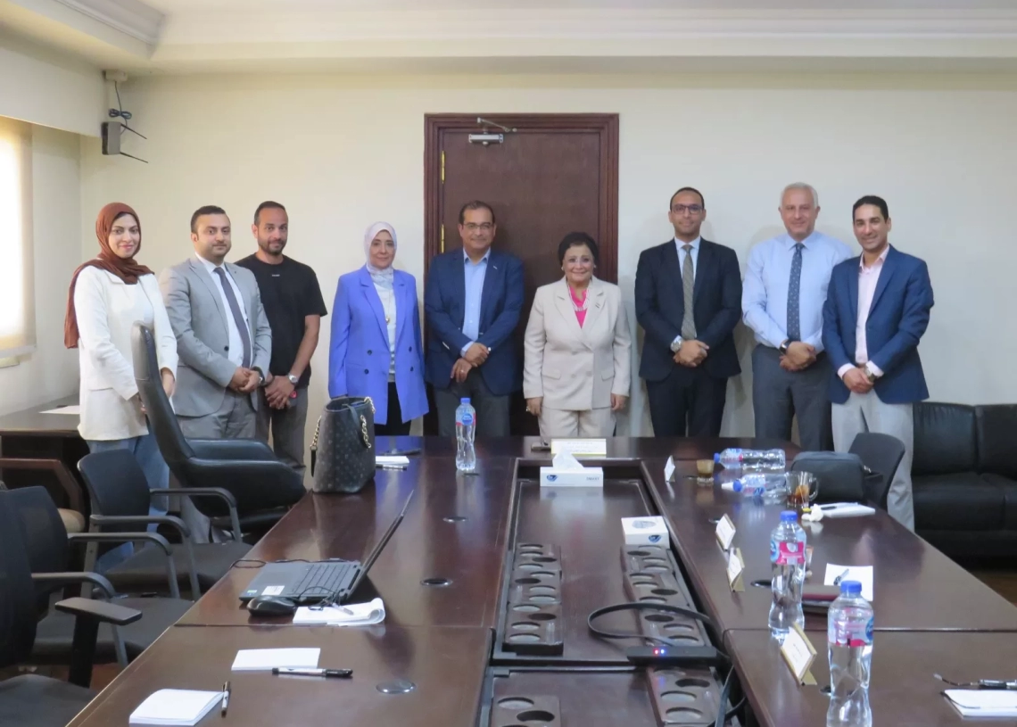 نائبة وزير الصحة بحثت مع «أمل للبترول» و«حياة كريمة» و«مصر الخير» تعزيز الشراكة لدعم الملف السكاني 18 - جريدة المساء نائبة وزير الصحة بحثت مع «أمل للبترول» و«حياة كريمة» و«مصر الخير» تعزيز الشراكة لدعم الملف السكاني 17 - جريدة المساء