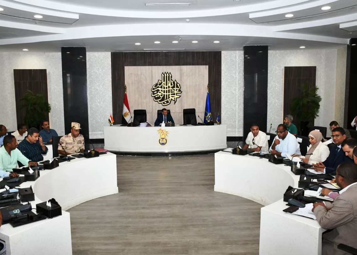 محافظ أسوان يعتمد خطة التعبئة العامة وخطة المحافظة للكوارث والأزمات 2026/2027 18 - جريدة المساء محافظ أسوان يعتمد خطة التعبئة العامة وخطة المحافظة للكوارث والأزمات 2026/2027 17 - جريدة المساء