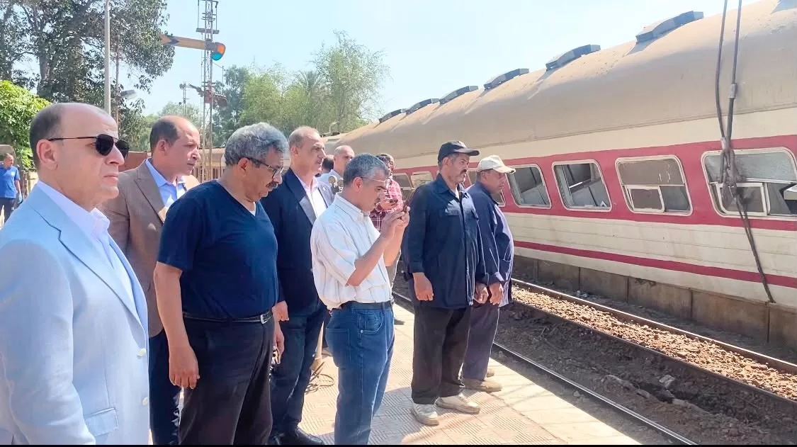محافظ الغربية يتابع ميدانيًا رفع عربة خرجت عن القضبان بمحطة محلة روح 19 - جريدة المساء