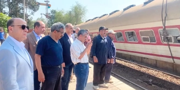 محافظ الغربية يتابع ميدانيًا رفع عربة خرجت عن القضبان بمحطة محلة روح 1 - جريدة المساء
