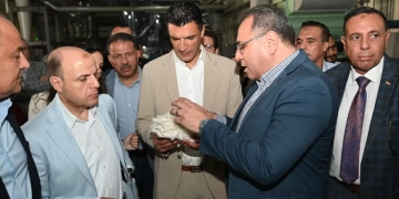 وزير الصناعة: شركة مصر للغزل والنسيج عماد الصناعة الوطنية وركيزة تطوير القطاع 1 - جريدة المساء