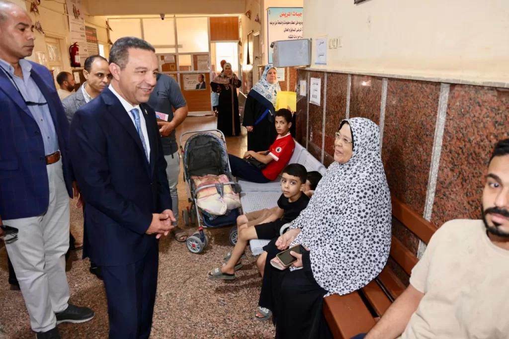 محافظ المنوفية يحيل مسئول مخزن العهدة و 5 من العاملين بالمركز الصحي بميت خاقان للتحقيق 21 - جريدة المساء
