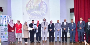 تتويج الفائزين في ختام مؤتمر «الابتكار الزراعي من أجل التنمية المستدامة 2 - جريدة المساء تتويج الفائزين في ختام مؤتمر «الابتكار الزراعي من أجل التنمية المستدامة 1 - جريدة المساء