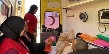 الدفعة 61 من الجرحى والمصابين الفلسطينيين تعبر معبر رفح برعاية كاملة من الهلال الأحمر 1 - جريدة المساء