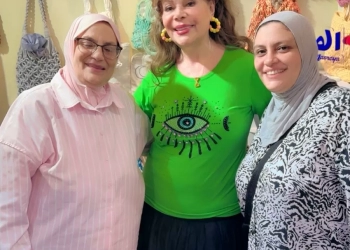 الفنانة صفاء أبو السعود تتفقد جناح قومي للمرأة بمعرض "ديارنا" بالساحل الشمالي 38 - جريدة المساء