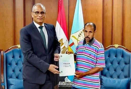 محافظ كفرالشيخ سلم 20 عقد تقنين للمواطنين 17 - جريدة المساء