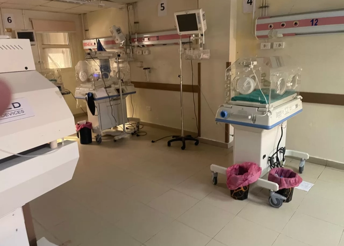 رئيس جامعة أسوان يتفقد حضانات مستشفيات الجامعة عقب حريق المبنى الإداري 19 - جريدة المساء